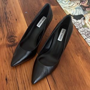 Steve Madden women’s black pumps size 9.5